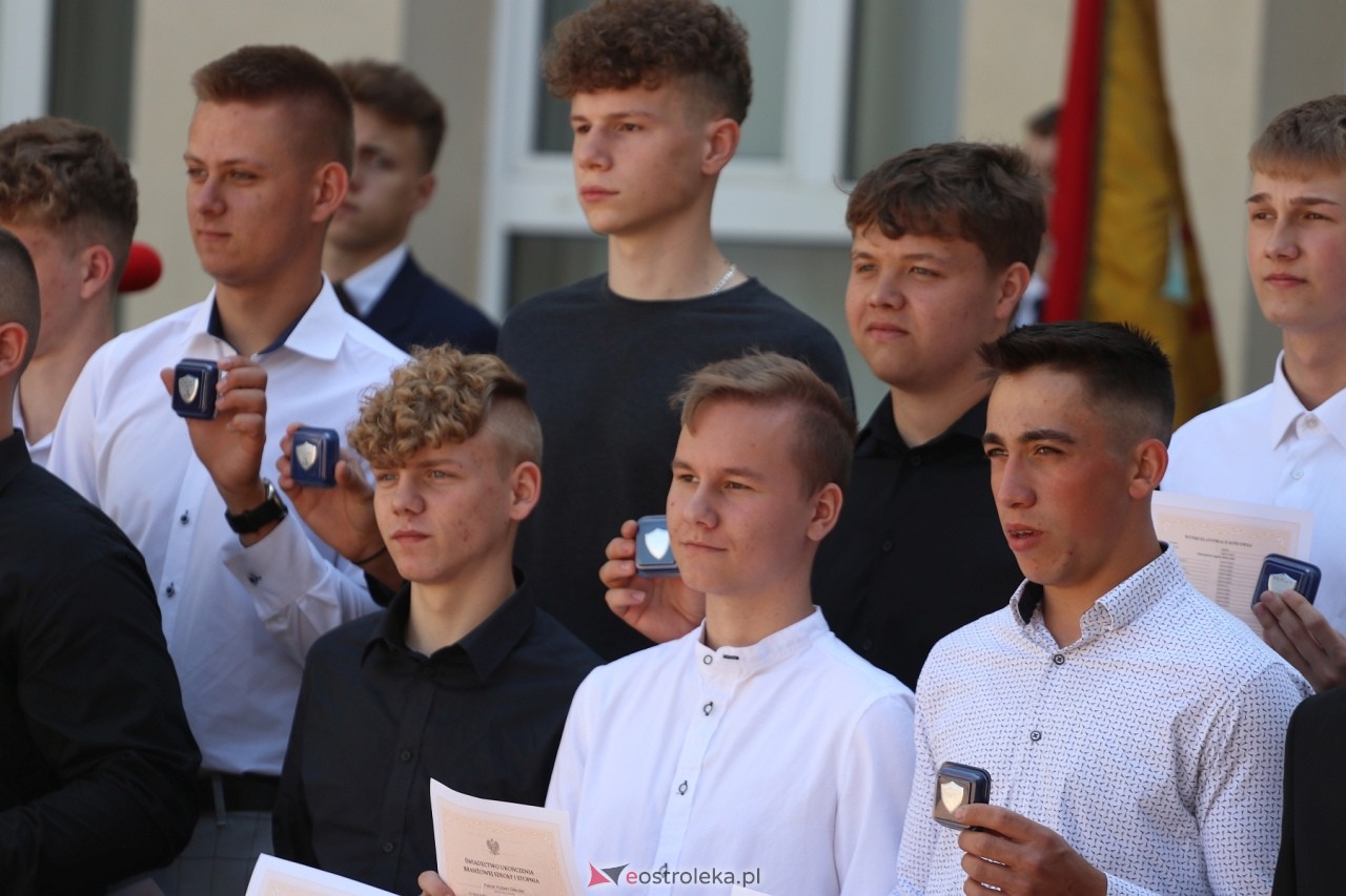 Zakończenie roku szkolnego w Zespole Szkół Zawodowych nr 1 w Ostrołęce [21.06.2024] - zdjęcie #14 - eOstroleka.pl