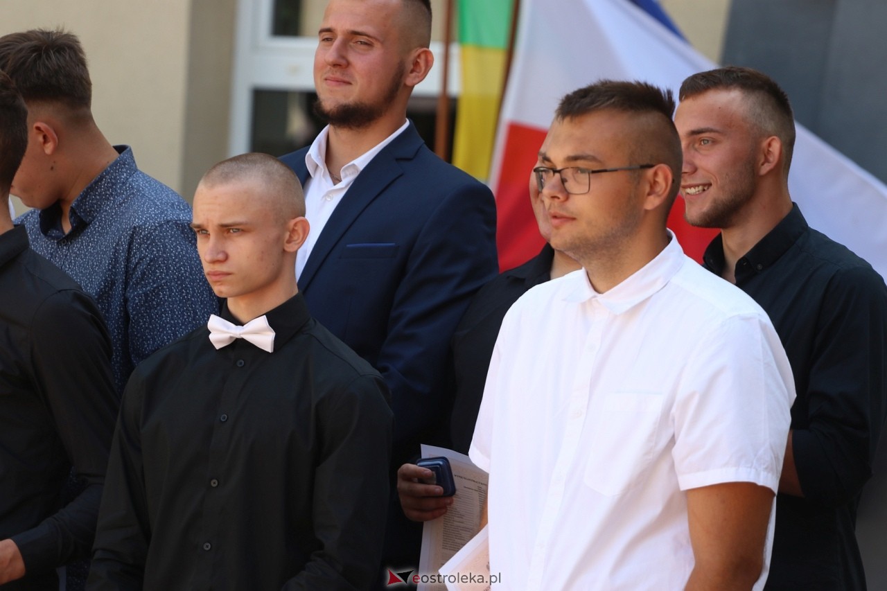 Zakończenie roku szkolnego w Zespole Szkół Zawodowych nr 1 w Ostrołęce [21.06.2024] - zdjęcie #11 - eOstroleka.pl