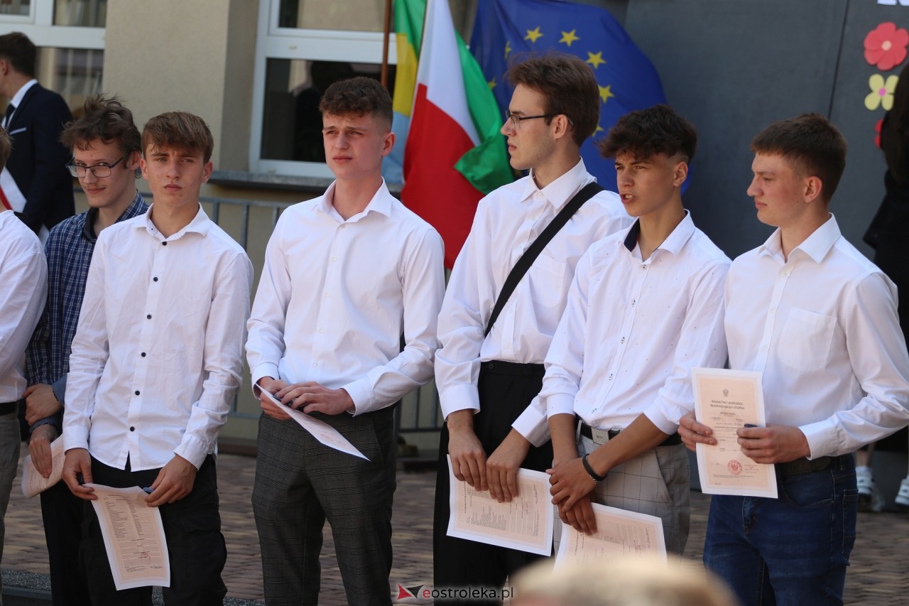 Zakończenie roku szkolnego w Zespole Szkół Zawodowych nr 1 w Ostrołęce [21.06.2024] - zdjęcie #6 - eOstroleka.pl