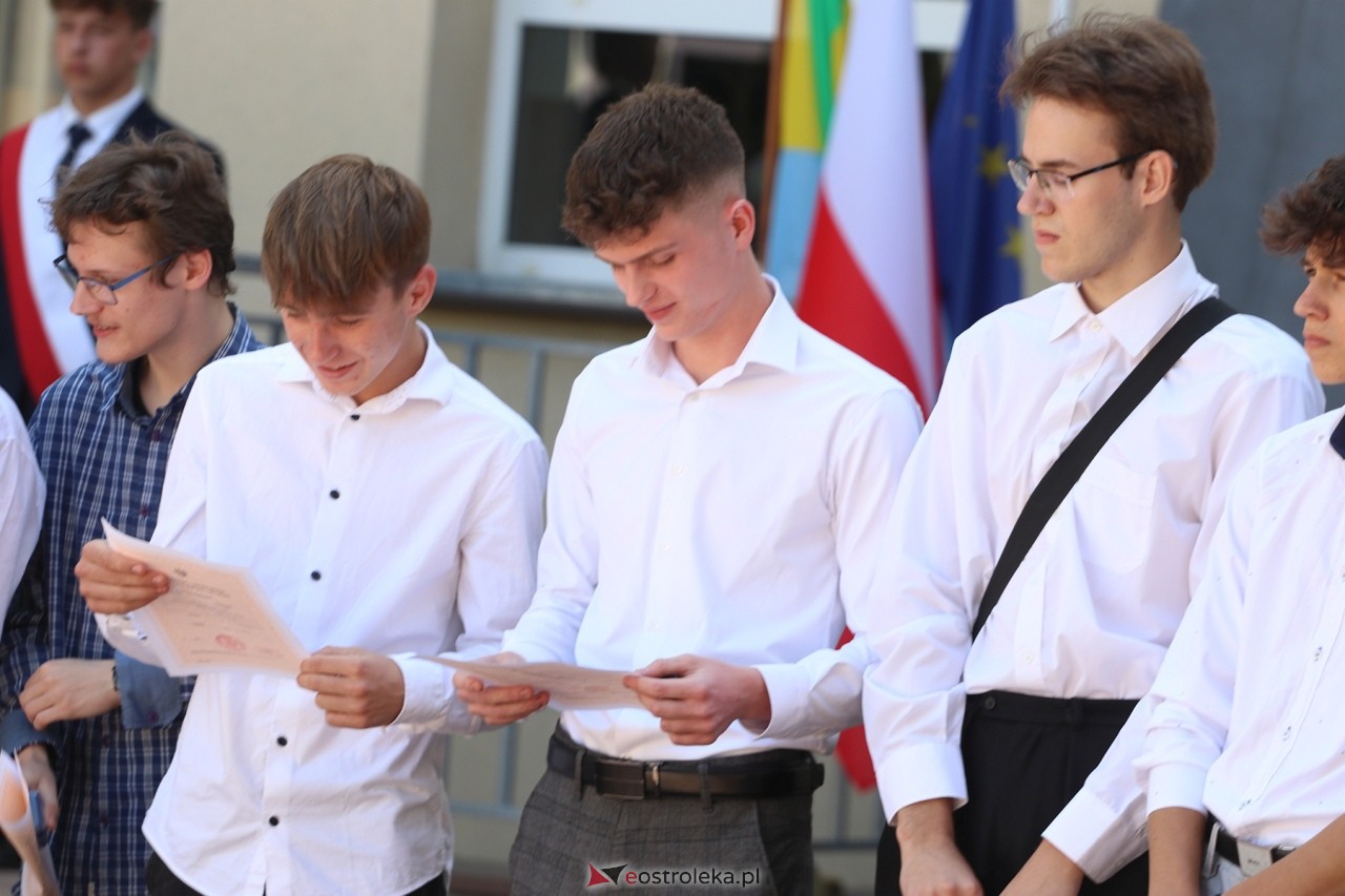 Zakończenie roku szkolnego w Zespole Szkół Zawodowych nr 1 w Ostrołęce [21.06.2024] - zdjęcie #2 - eOstroleka.pl