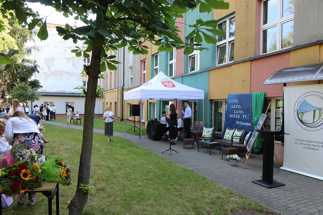 Zakończenie roku szkolnego w I Liceum Ogólnokształcącym w Ostrołęce [21.06.2024] - zdjęcie #29 - eOstroleka.pl