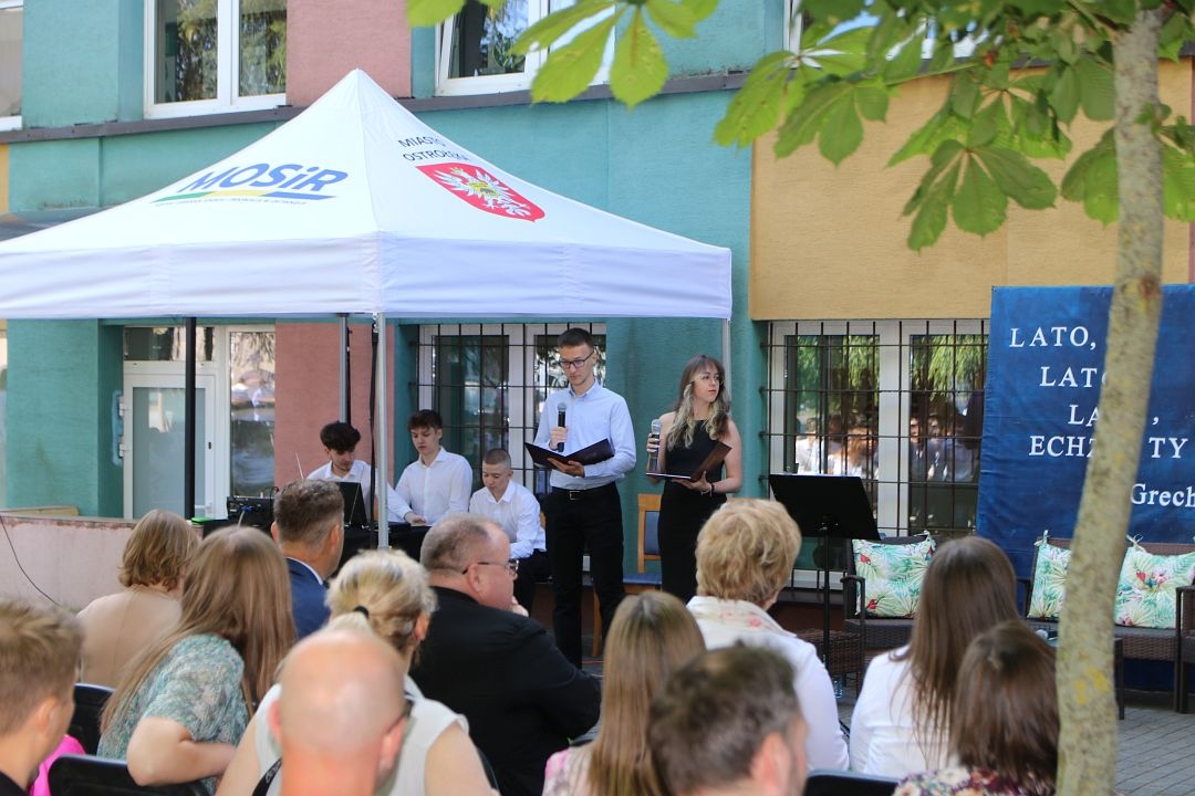 Zakończenie roku szkolnego w I Liceum Ogólnokształcącym w Ostrołęce [21.06.2024] - zdjęcie #25 - eOstroleka.pl