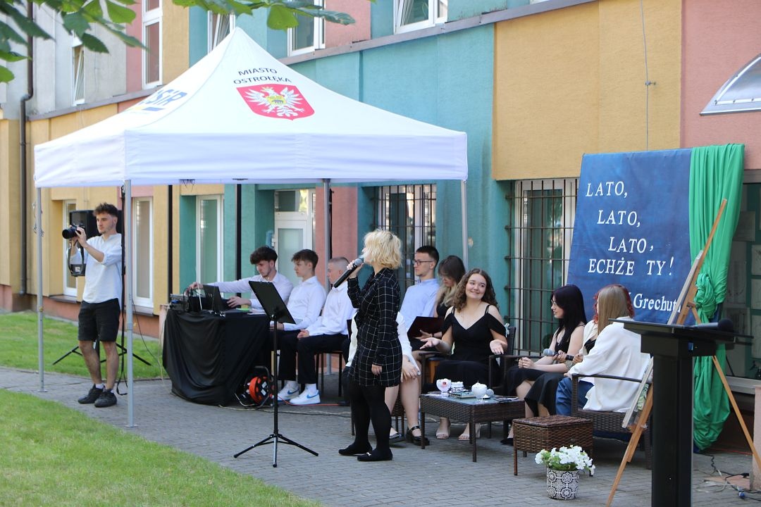 Zakończenie roku szkolnego w I Liceum Ogólnokształcącym w Ostrołęce [21.06.2024] - zdjęcie #21 - eOstroleka.pl