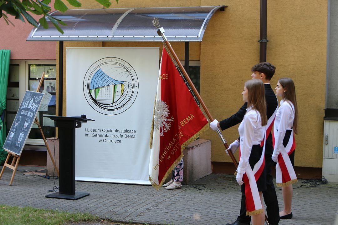 Zakończenie roku szkolnego w I Liceum Ogólnokształcącym w Ostrołęce [21.06.2024] - zdjęcie #17 - eOstroleka.pl