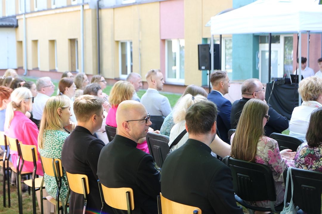 Zakończenie roku szkolnego w I Liceum Ogólnokształcącym w Ostrołęce [21.06.2024] - zdjęcie #14 - eOstroleka.pl