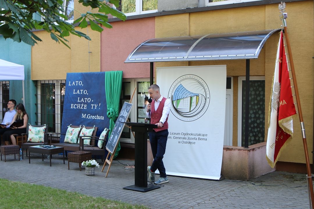 Zakończenie roku szkolnego w I Liceum Ogólnokształcącym w Ostrołęce [21.06.2024] - zdjęcie #9 - eOstroleka.pl