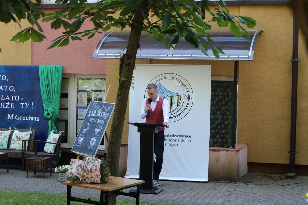 Zakończenie roku szkolnego w I Liceum Ogólnokształcącym w Ostrołęce [21.06.2024] - zdjęcie #8 - eOstroleka.pl