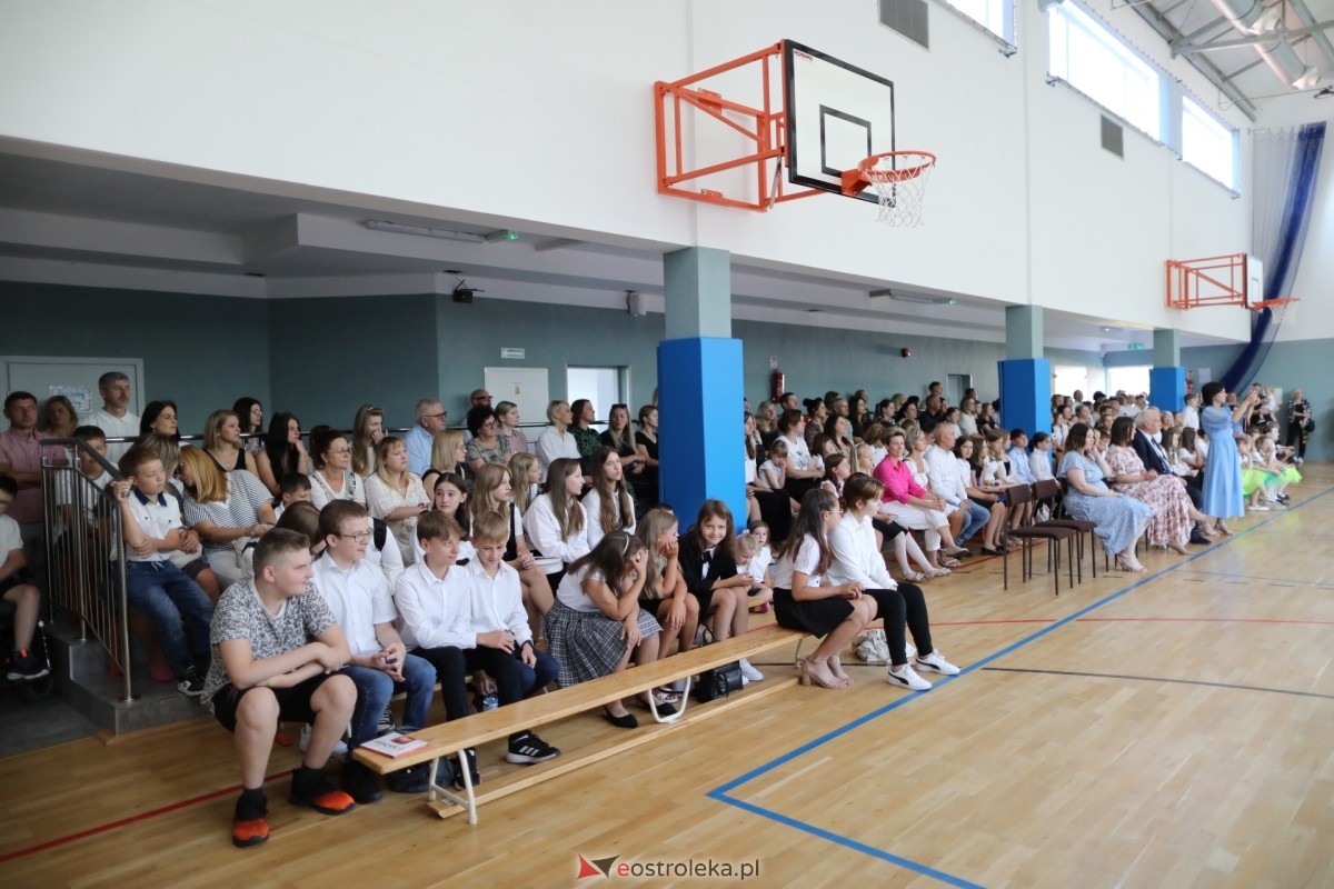 Zakończenie roku szkolnego 2023/2024 w Szkole Podstawowej w Białobieli [21.06.2024] - zdjęcie #60 - eOstroleka.pl