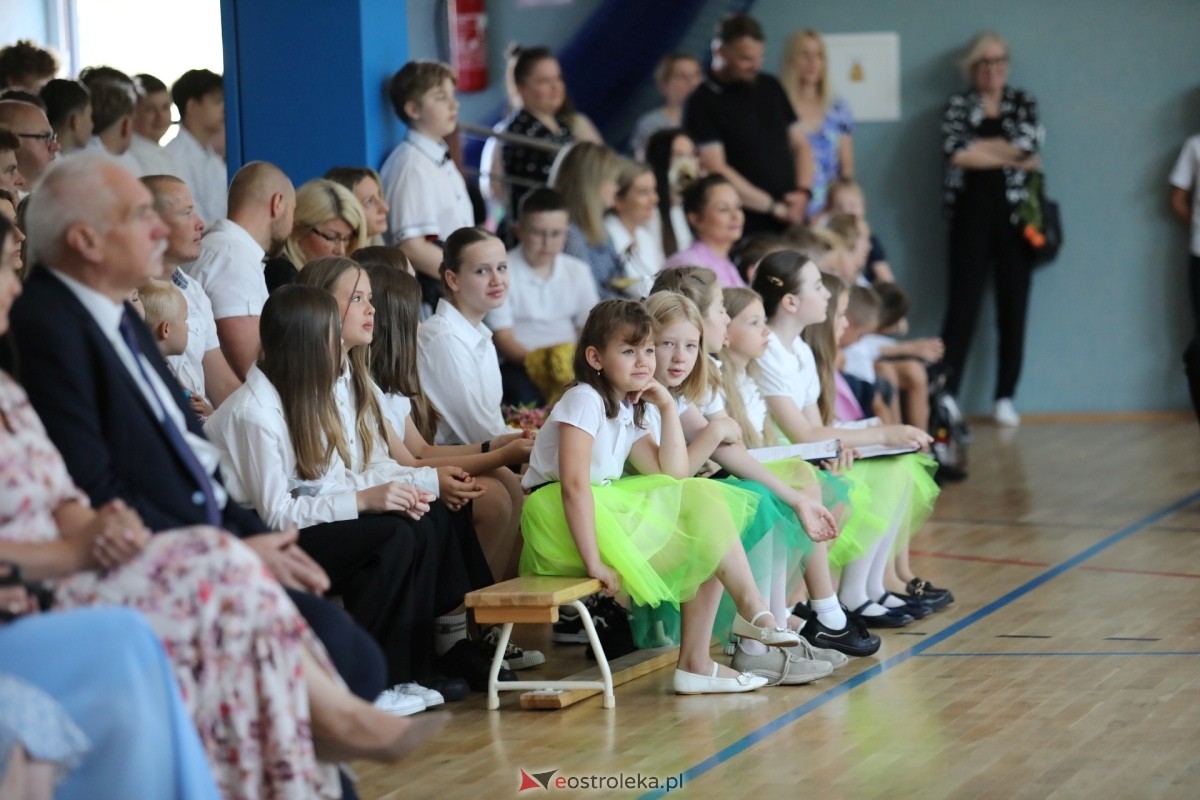 Zakończenie roku szkolnego 2023/2024 w Szkole Podstawowej w Białobieli [21.06.2024] - zdjęcie #55 - eOstroleka.pl