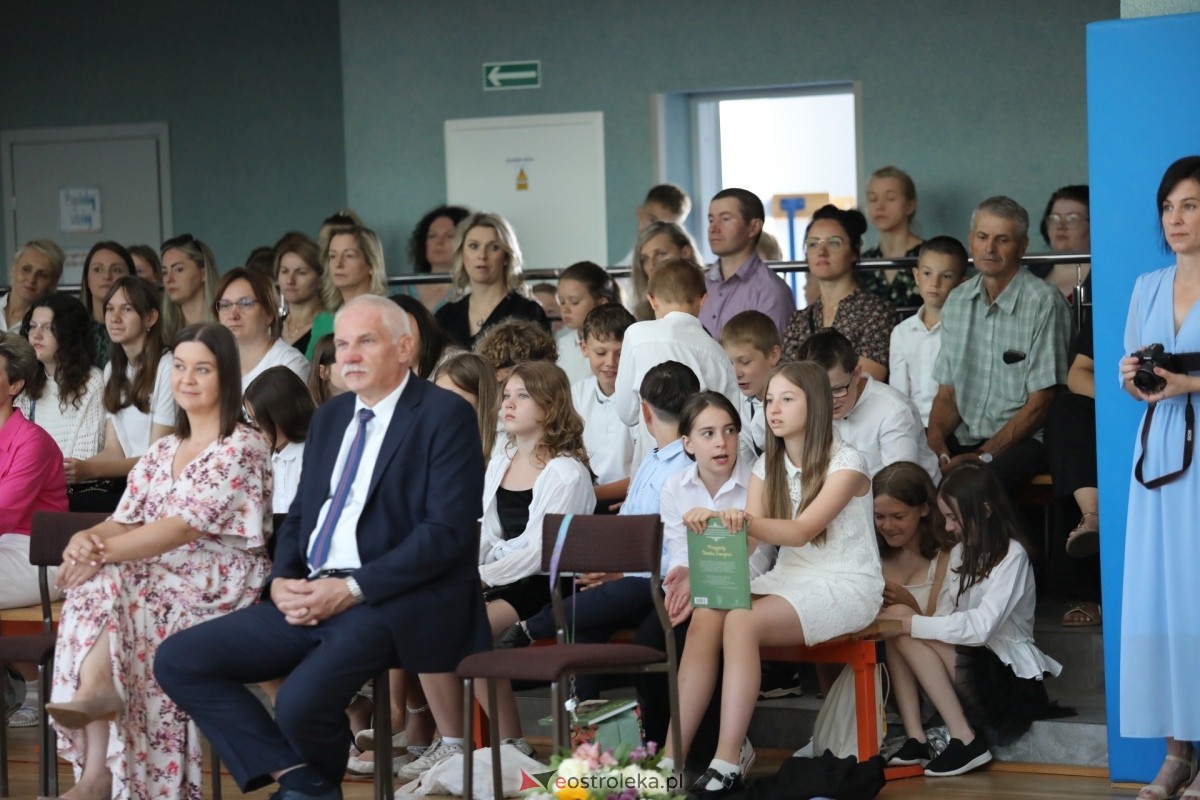 Zakończenie roku szkolnego 2023/2024 w Szkole Podstawowej w Białobieli [21.06.2024] - zdjęcie #24 - eOstroleka.pl