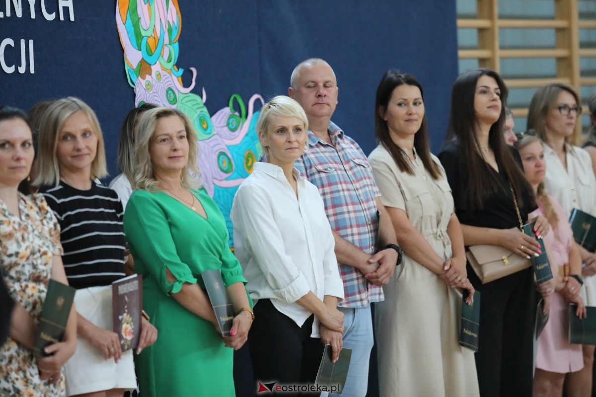 Zakończenie roku szkolnego 2023/2024 w Szkole Podstawowej w Białobieli [21.06.2024] - zdjęcie #17 - eOstroleka.pl