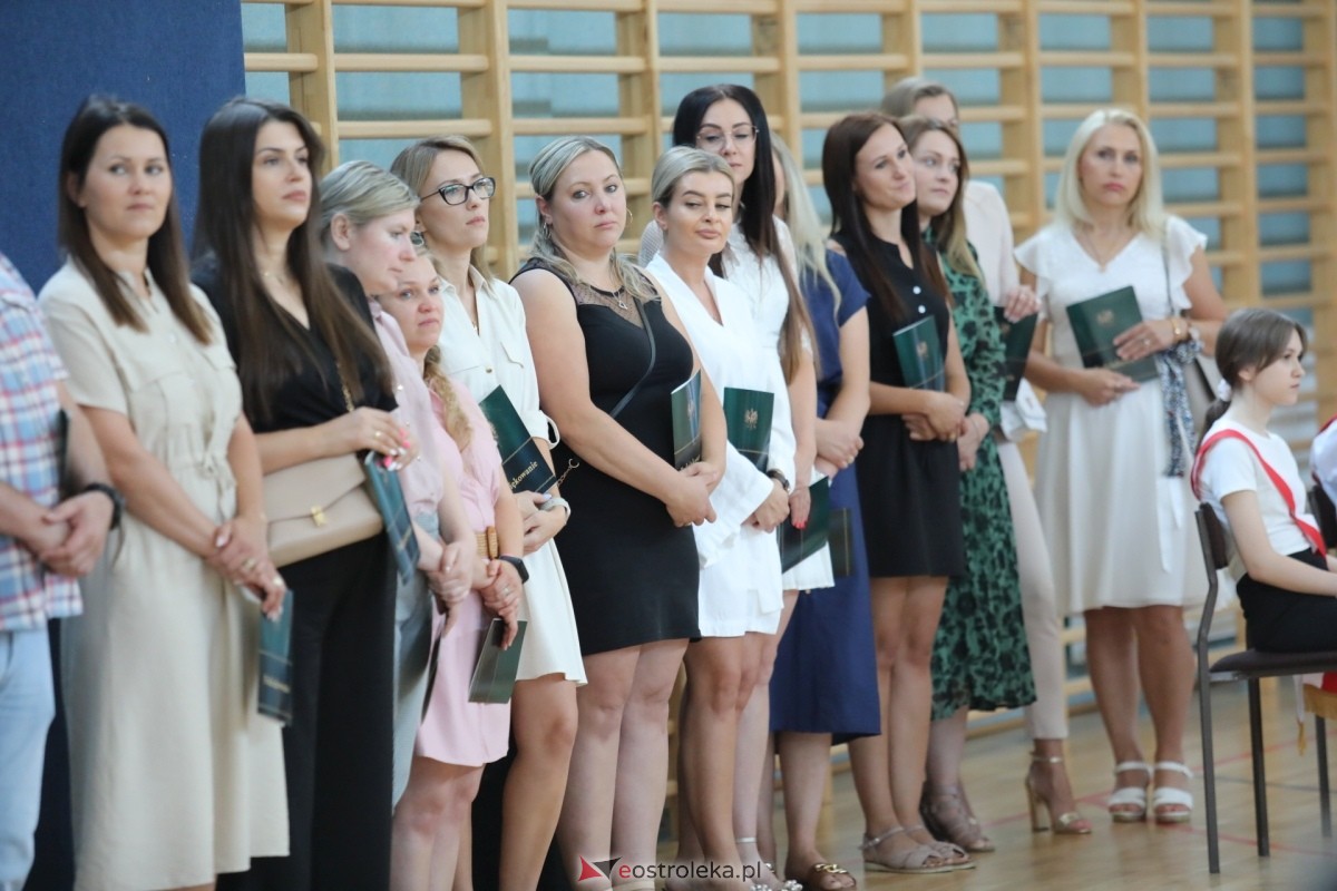Zakończenie roku szkolnego 2023/2024 w Szkole Podstawowej w Białobieli [21.06.2024] - zdjęcie #15 - eOstroleka.pl