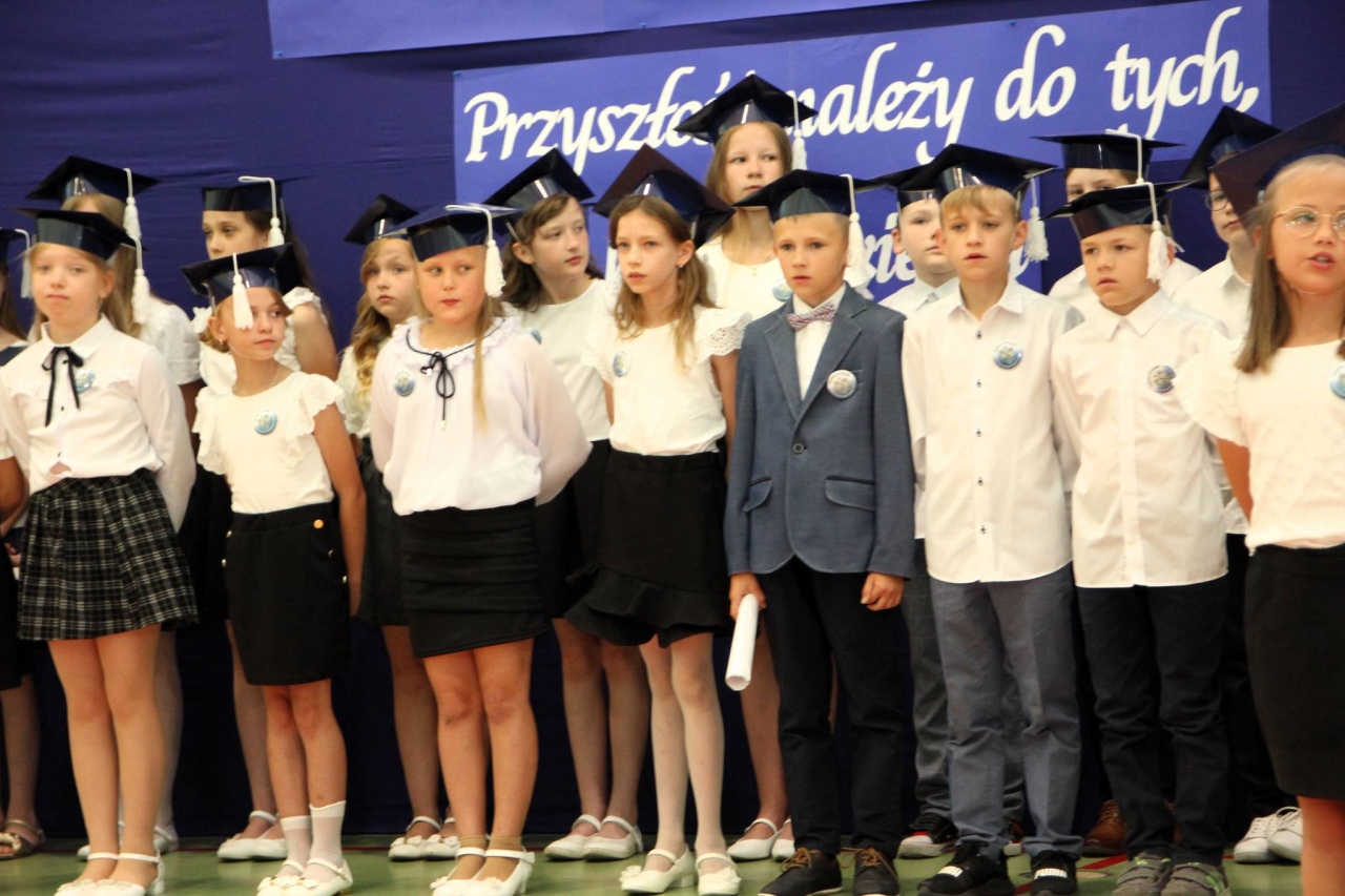 Zakończenie roku szkolnego 2023/24 w Szkole Podstawowej w Rzekuniu [21.06.2024] - zdjęcie #60 - eOstroleka.pl