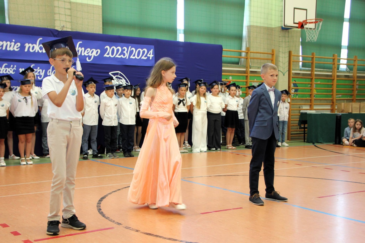 Zakończenie roku szkolnego 2023/24 w Szkole Podstawowej w Rzekuniu [21.06.2024] - zdjęcie #49 - eOstroleka.pl