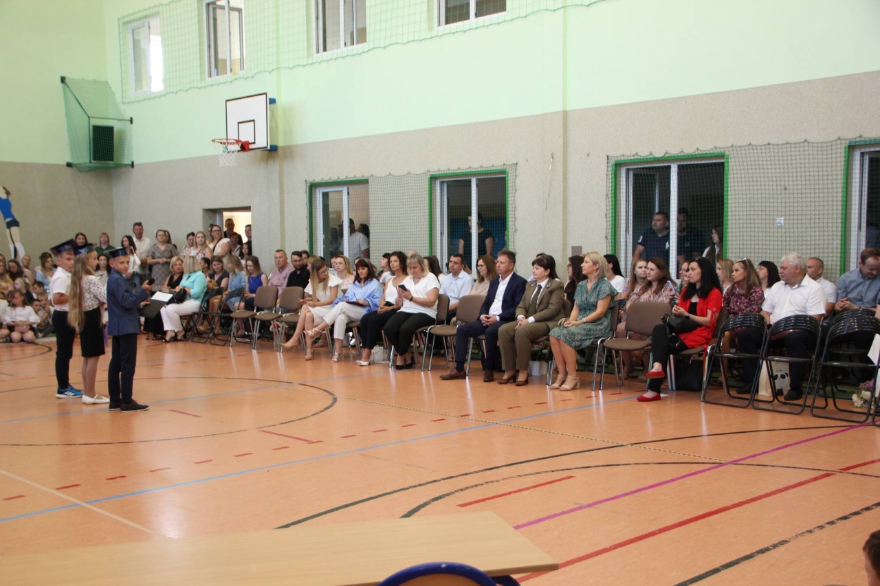 Zakończenie roku szkolnego 2023/24 w Szkole Podstawowej w Rzekuniu [21.06.2024] - zdjęcie #41 - eOstroleka.pl