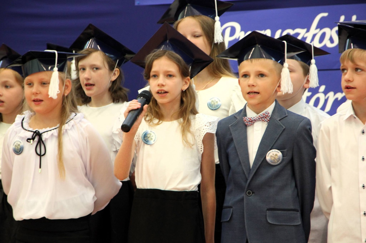 Zakończenie roku szkolnego 2023/24 w Szkole Podstawowej w Rzekuniu [21.06.2024] - zdjęcie #21 - eOstroleka.pl