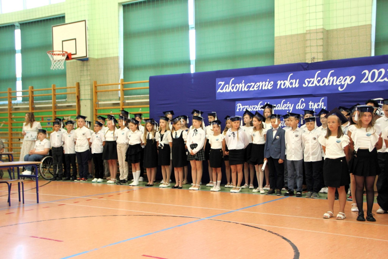 Zakończenie roku szkolnego 2023/24 w Szkole Podstawowej w Rzekuniu [21.06.2024] - zdjęcie #16 - eOstroleka.pl