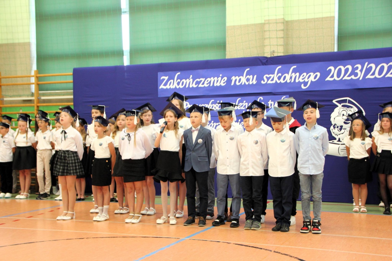 Zakończenie roku szkolnego 2023/24 w Szkole Podstawowej w Rzekuniu [21.06.2024] - zdjęcie #14 - eOstroleka.pl
