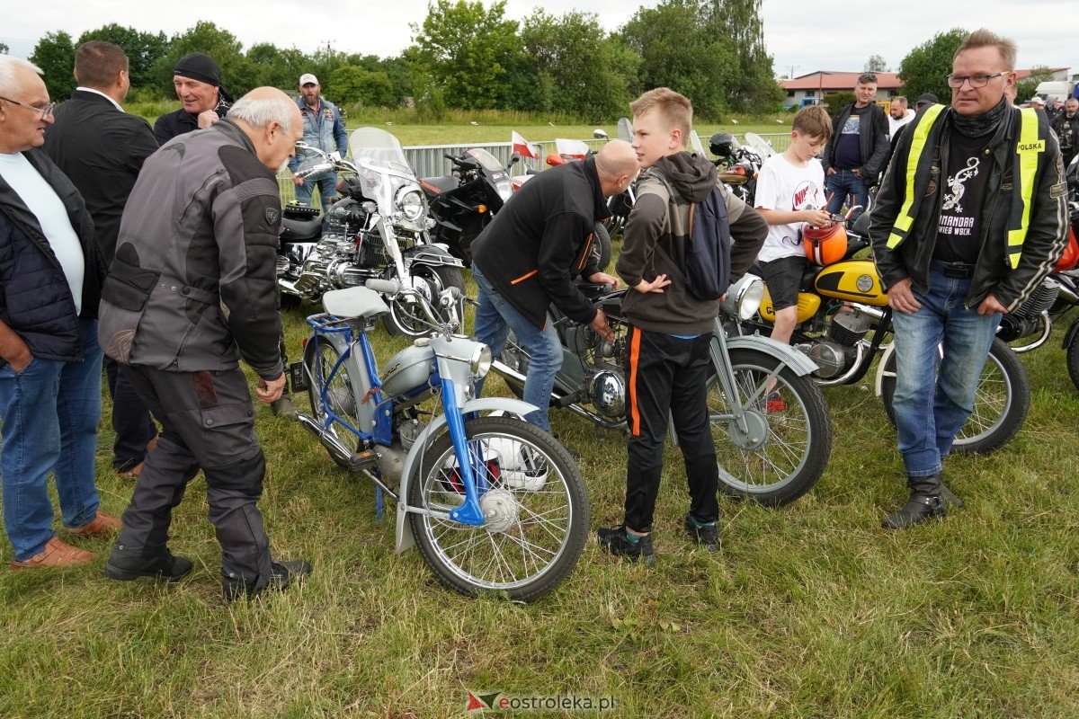 XIII zlot fanów starej motoryzacji w Rzekuniu [22.06.2024] - zdjęcie #192 - eOstroleka.pl