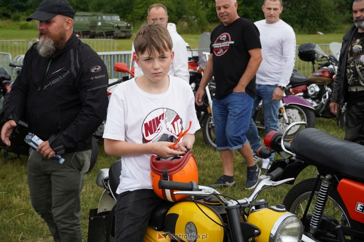 XIII zlot fanów starej motoryzacji w Rzekuniu [22.06.2024] - zdjęcie #191 - eOstroleka.pl