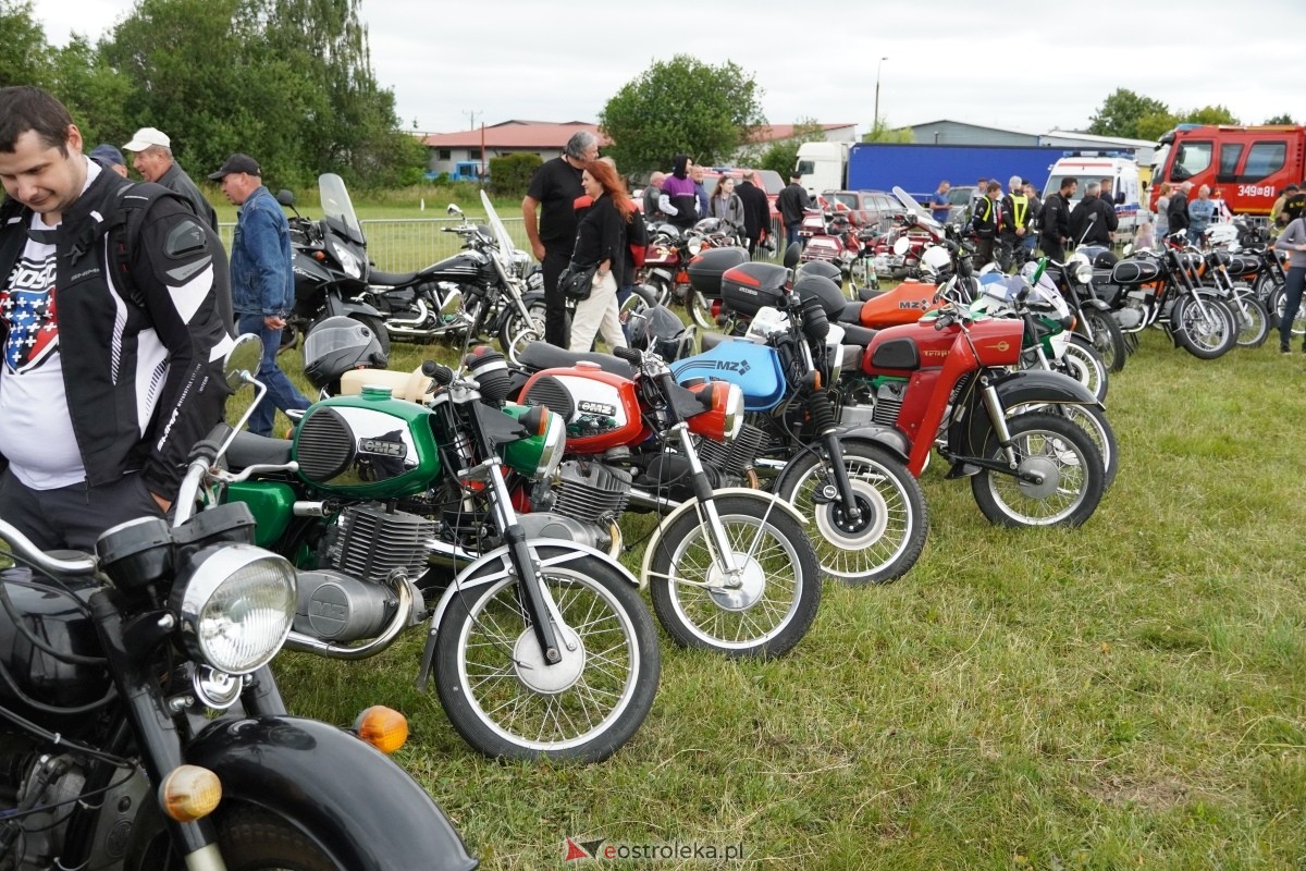 XIII zlot fanów starej motoryzacji w Rzekuniu [22.06.2024] - zdjęcie #187 - eOstroleka.pl