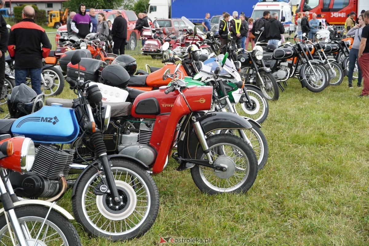 XIII zlot fanów starej motoryzacji w Rzekuniu [22.06.2024] - zdjęcie #186 - eOstroleka.pl