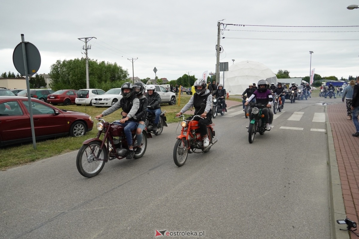XIII zlot fanów starej motoryzacji w Rzekuniu [22.06.2024] - zdjęcie #114 - eOstroleka.pl