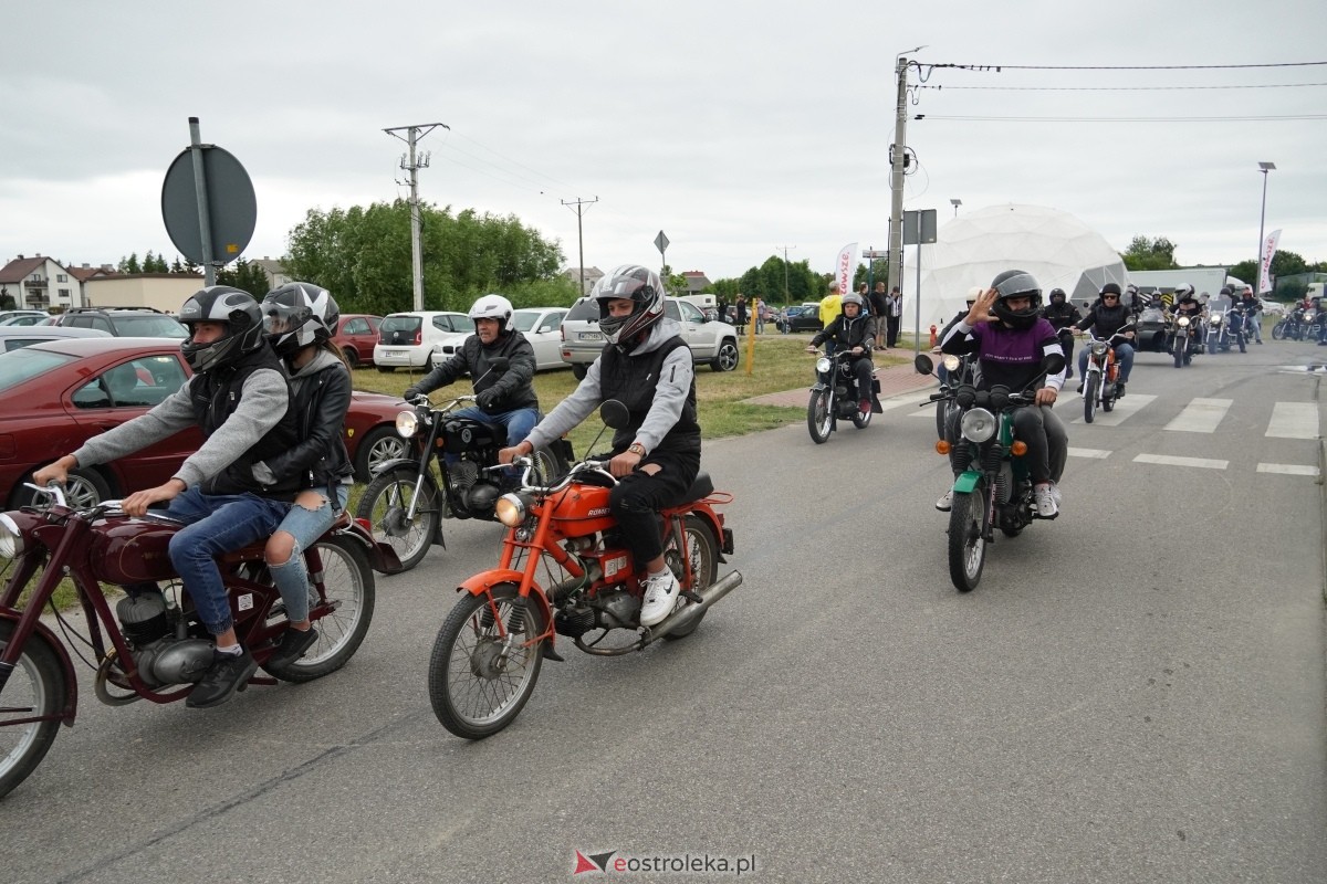 XIII zlot fanów starej motoryzacji w Rzekuniu [22.06.2024] - zdjęcie #113 - eOstroleka.pl