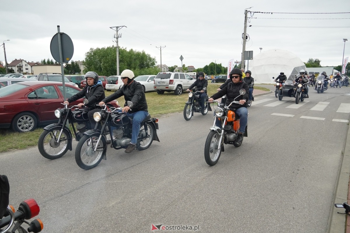 XIII zlot fanów starej motoryzacji w Rzekuniu [22.06.2024] - zdjęcie #112 - eOstroleka.pl