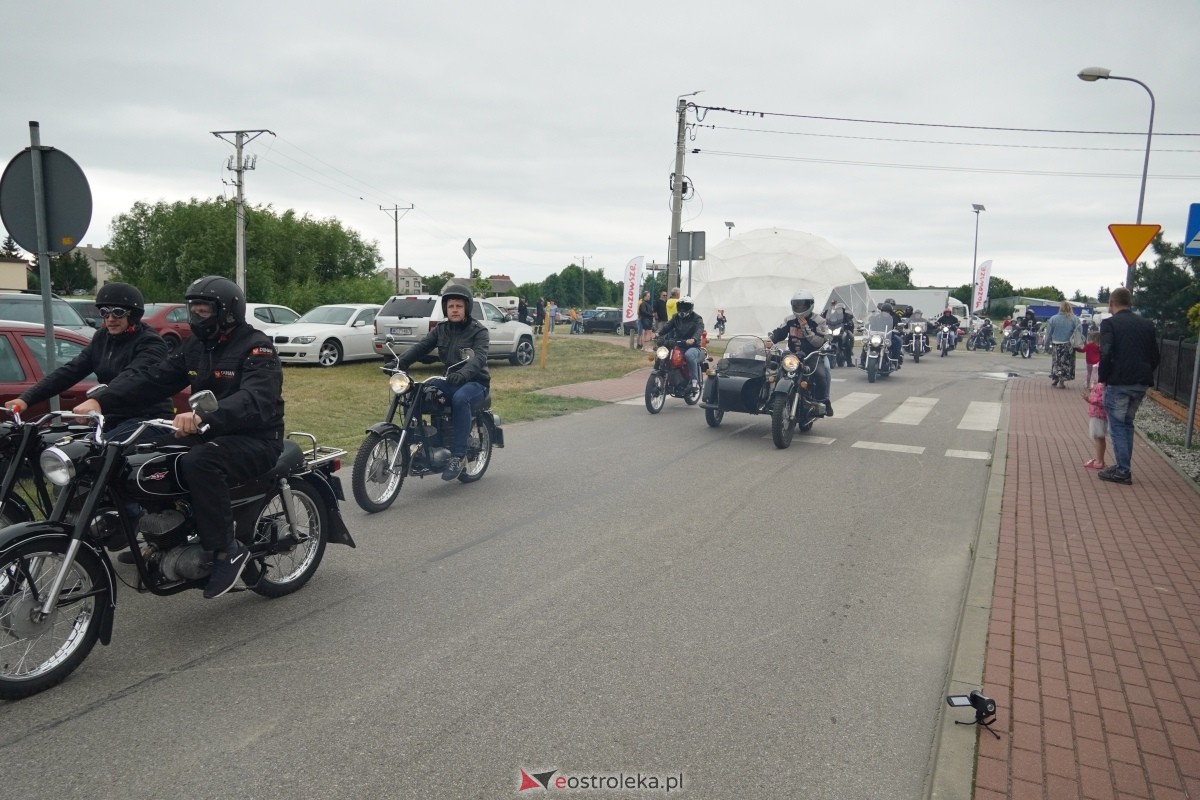 XIII zlot fanów starej motoryzacji w Rzekuniu [22.06.2024] - zdjęcie #110 - eOstroleka.pl