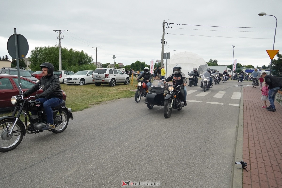 XIII zlot fanów starej motoryzacji w Rzekuniu [22.06.2024] - zdjęcie #109 - eOstroleka.pl