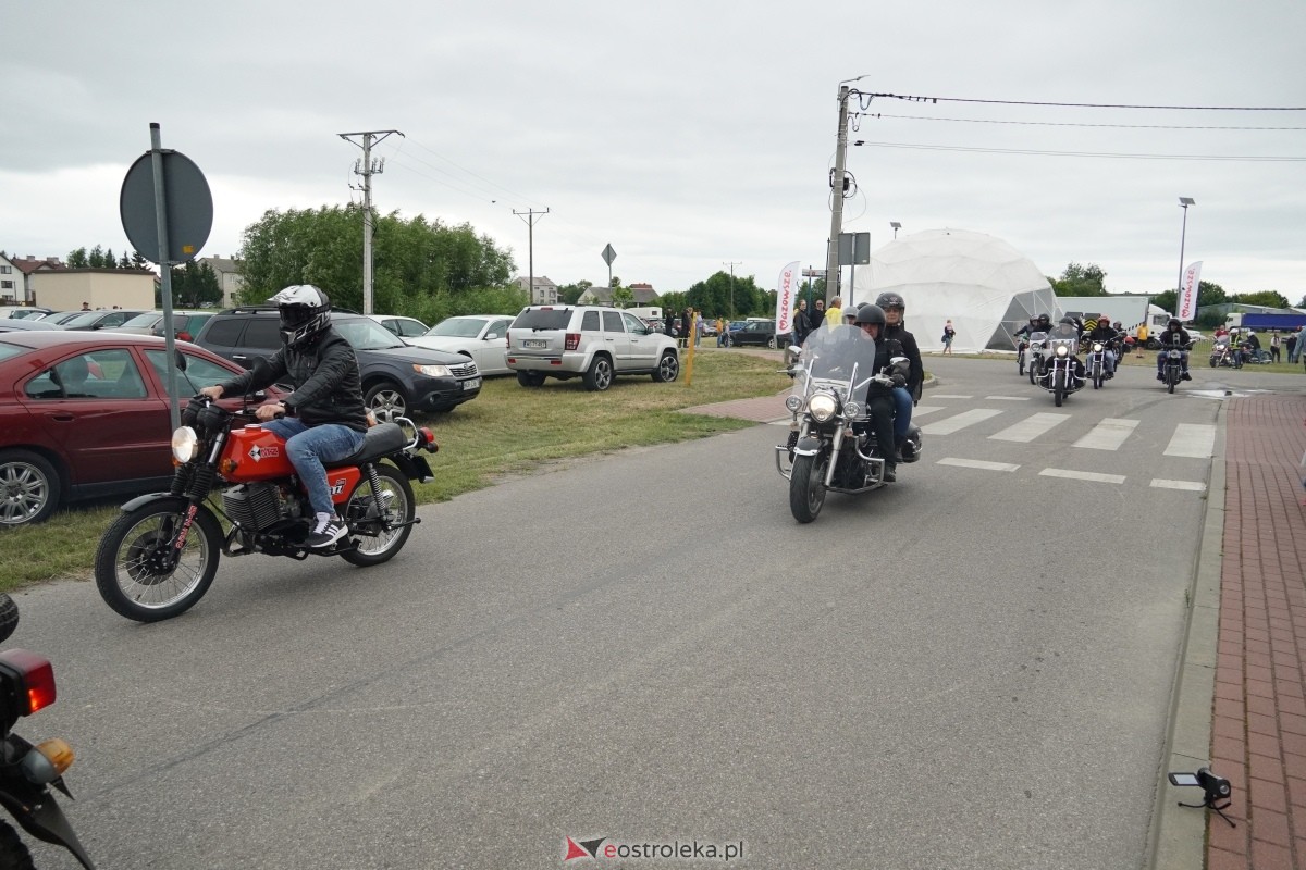 XIII zlot fanów starej motoryzacji w Rzekuniu [22.06.2024] - zdjęcie #108 - eOstroleka.pl