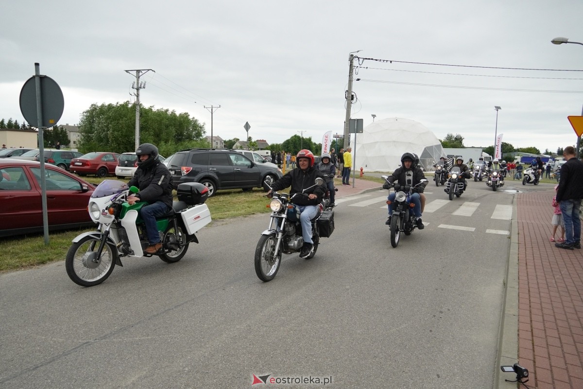 XIII zlot fanów starej motoryzacji w Rzekuniu [22.06.2024] - zdjęcie #104 - eOstroleka.pl
