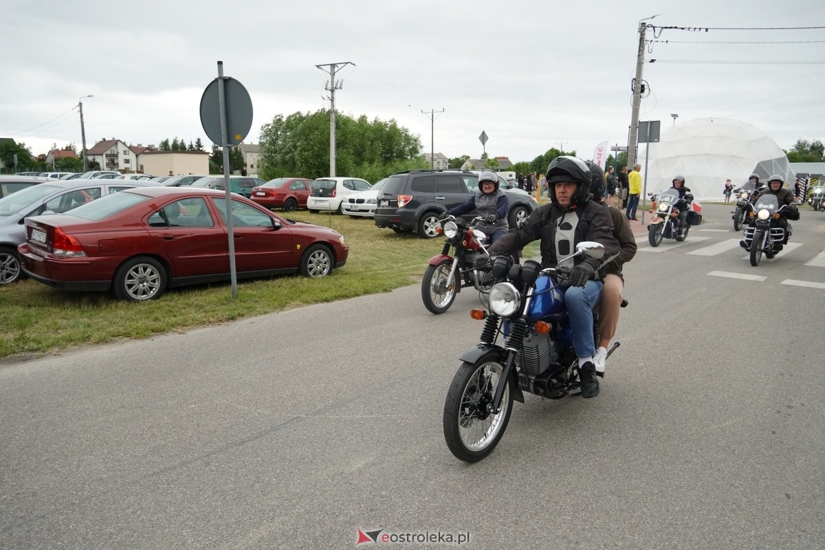 XIII zlot fanów starej motoryzacji w Rzekuniu [22.06.2024] - zdjęcie #102 - eOstroleka.pl