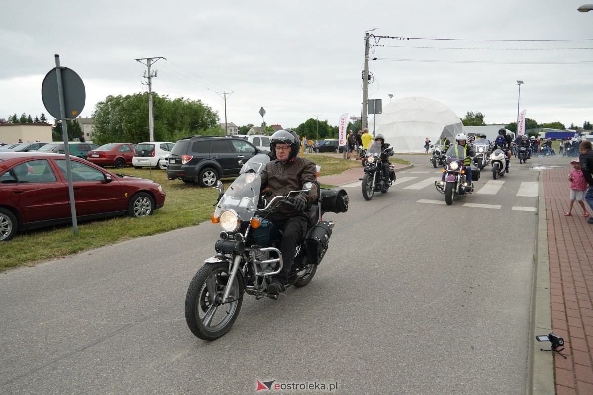 XIII zlot fanów starej motoryzacji w Rzekuniu [22.06.2024] - zdjęcie #100 - eOstroleka.pl