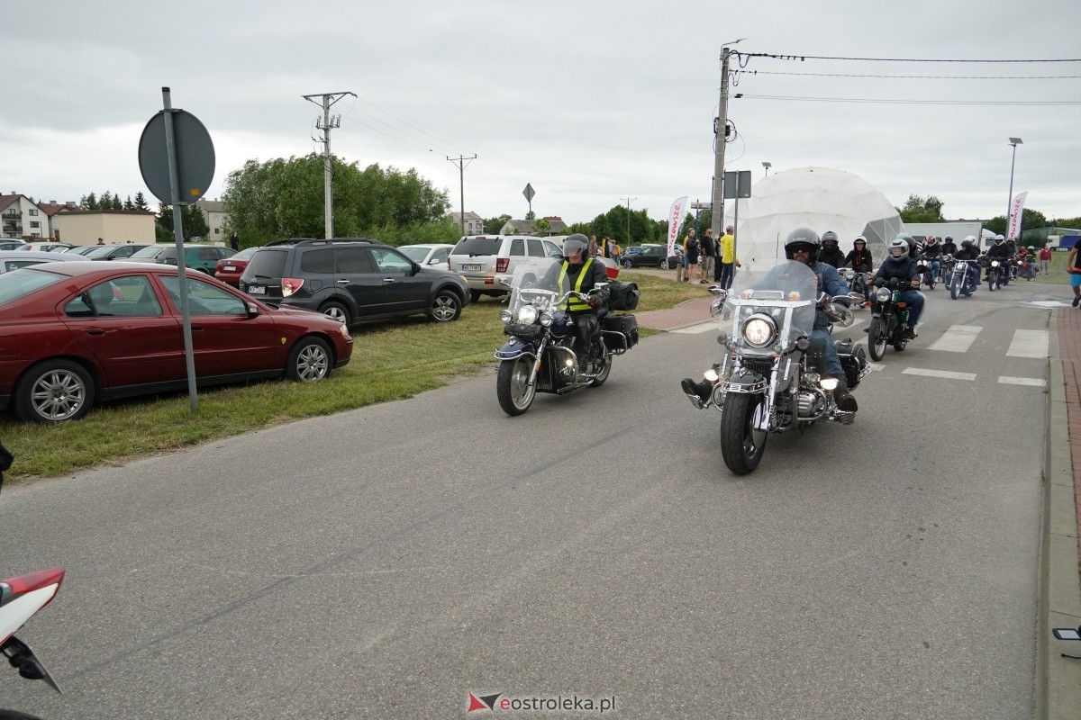 XIII zlot fanów starej motoryzacji w Rzekuniu [22.06.2024] - zdjęcie #95 - eOstroleka.pl