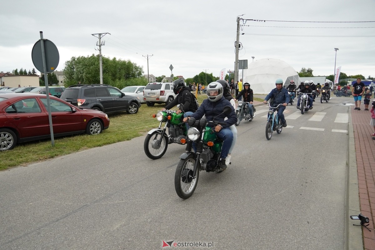 XIII zlot fanów starej motoryzacji w Rzekuniu [22.06.2024] - zdjęcie #94 - eOstroleka.pl