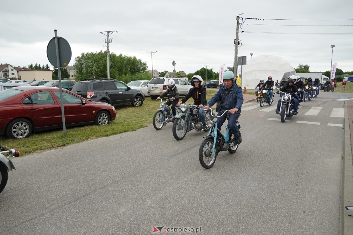 XIII zlot fanów starej motoryzacji w Rzekuniu [22.06.2024] - zdjęcie #93 - eOstroleka.pl