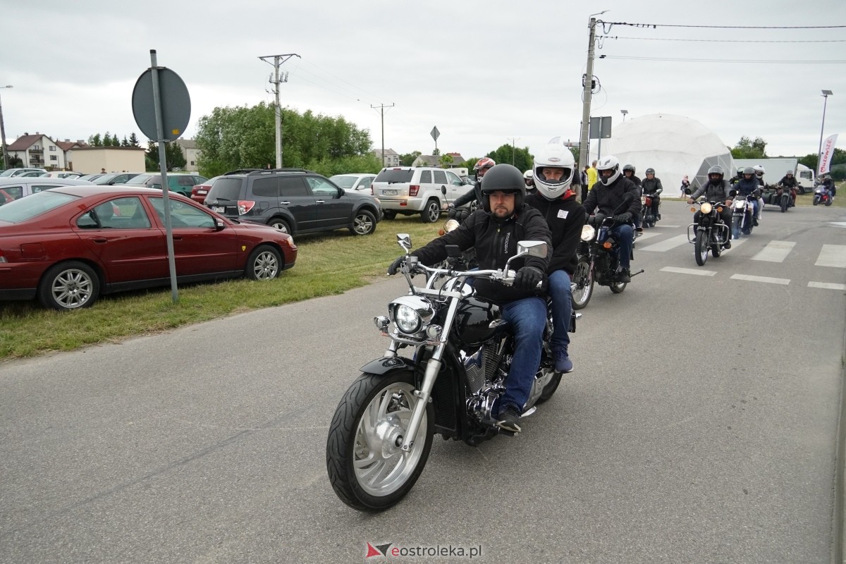 XIII zlot fanów starej motoryzacji w Rzekuniu [22.06.2024] - zdjęcie #92 - eOstroleka.pl