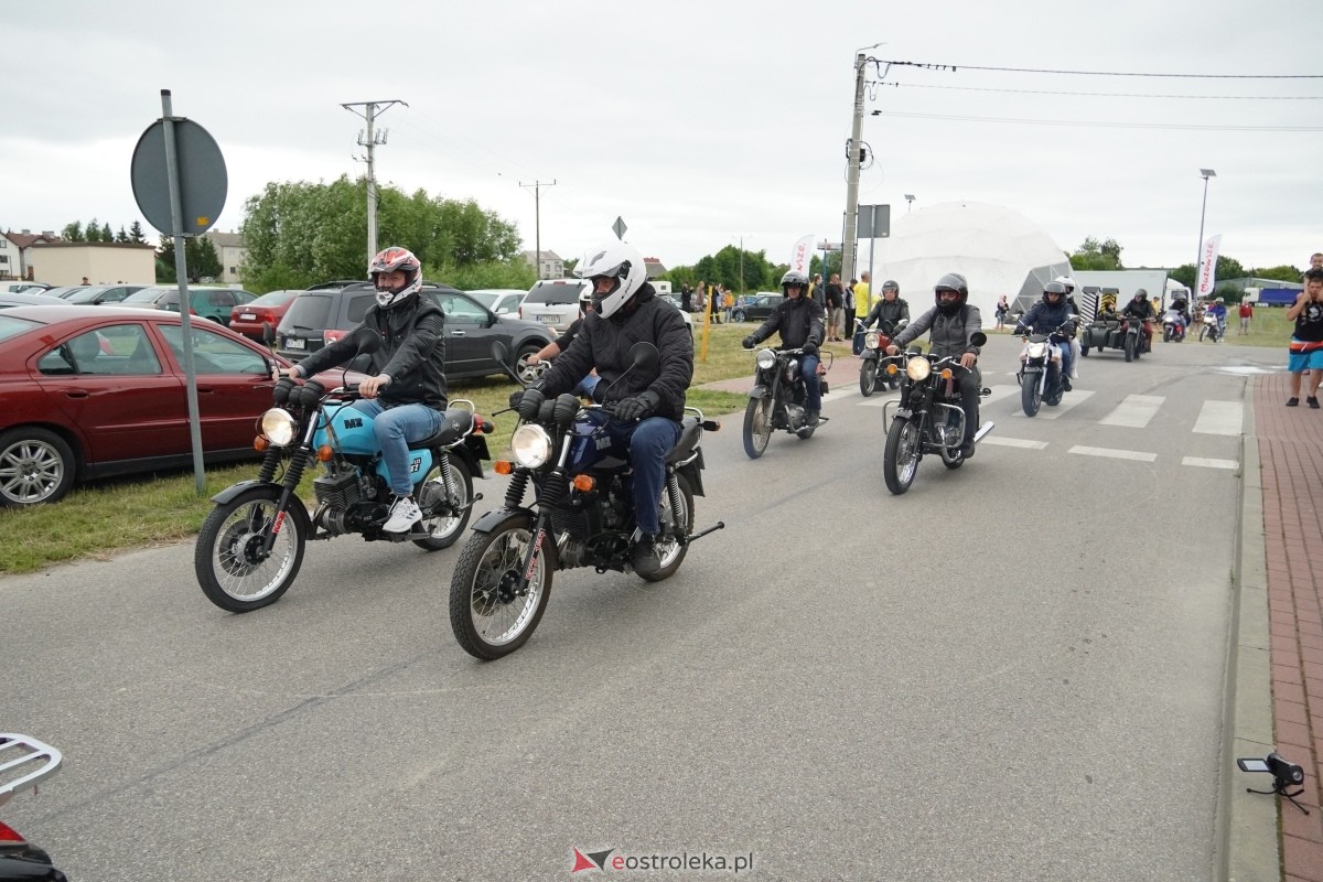 XIII zlot fanów starej motoryzacji w Rzekuniu [22.06.2024] - zdjęcie #91 - eOstroleka.pl