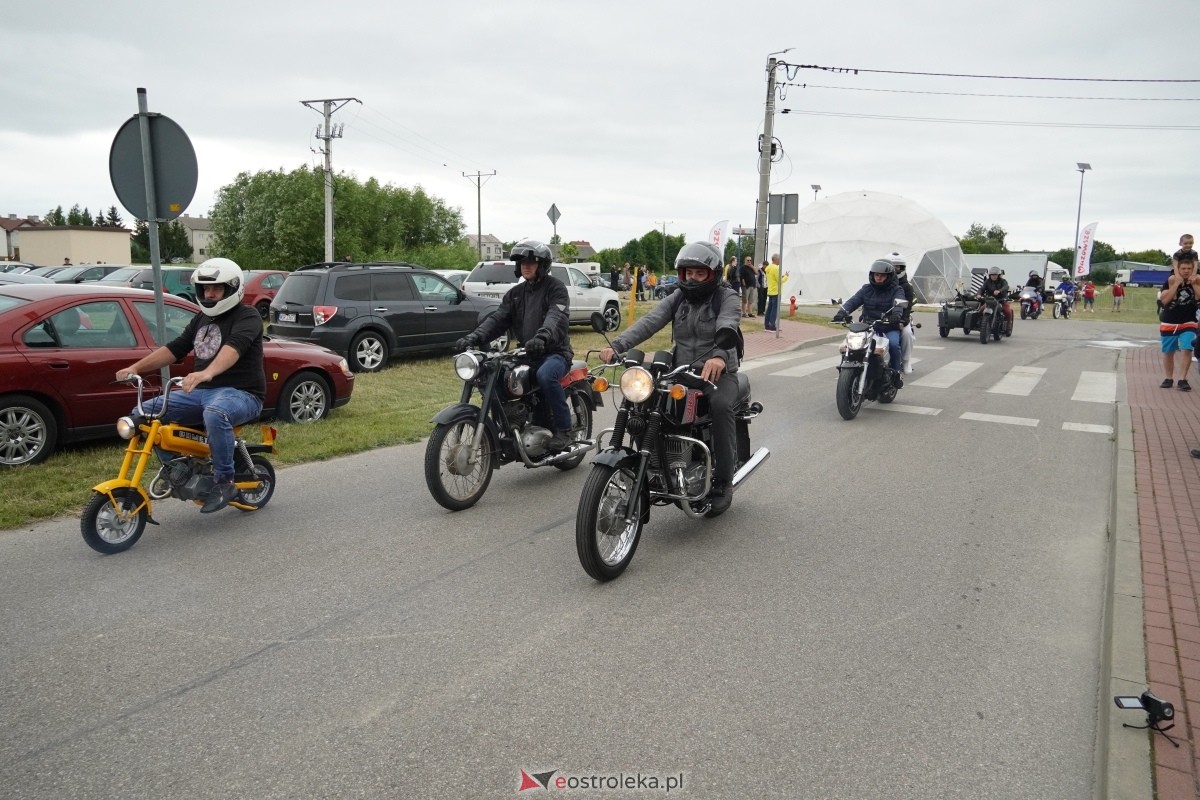 XIII zlot fanów starej motoryzacji w Rzekuniu [22.06.2024] - zdjęcie #90 - eOstroleka.pl
