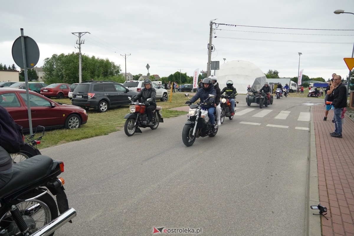 XIII zlot fanów starej motoryzacji w Rzekuniu [22.06.2024] - zdjęcie #89 - eOstroleka.pl
