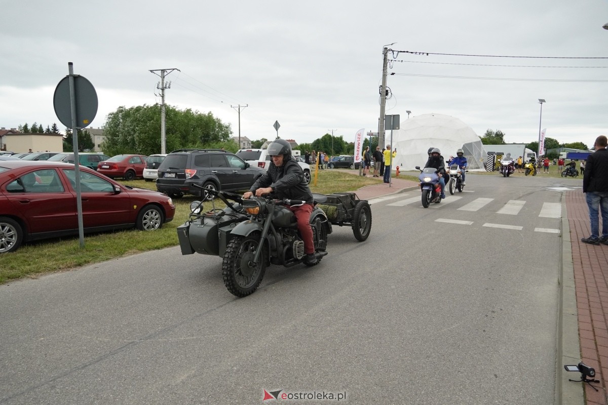XIII zlot fanów starej motoryzacji w Rzekuniu [22.06.2024] - zdjęcie #87 - eOstroleka.pl