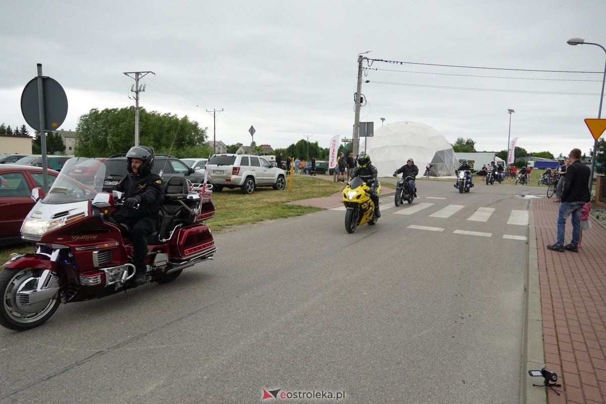 XIII zlot fanów starej motoryzacji w Rzekuniu [22.06.2024] - zdjęcie #83 - eOstroleka.pl