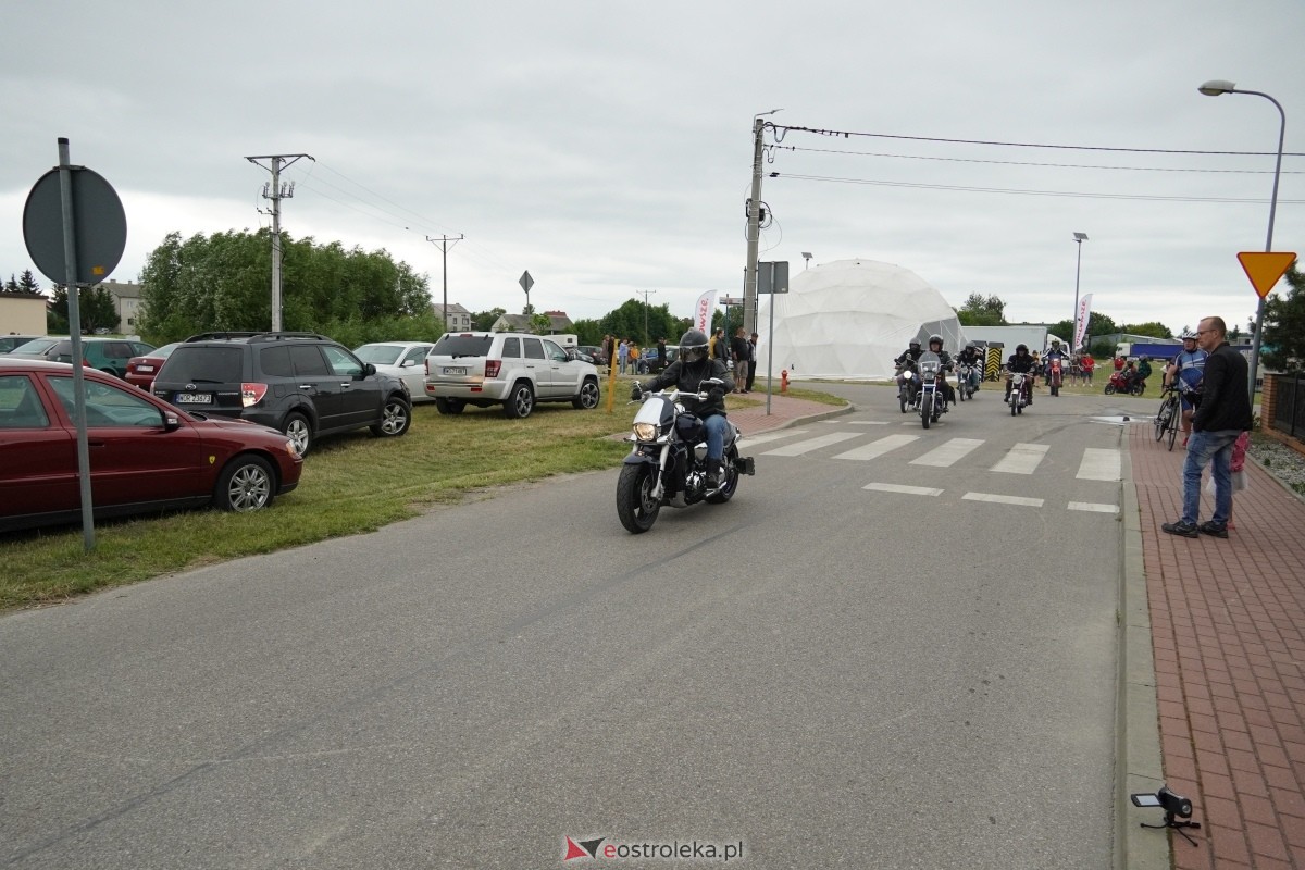 XIII zlot fanów starej motoryzacji w Rzekuniu [22.06.2024] - zdjęcie #80 - eOstroleka.pl