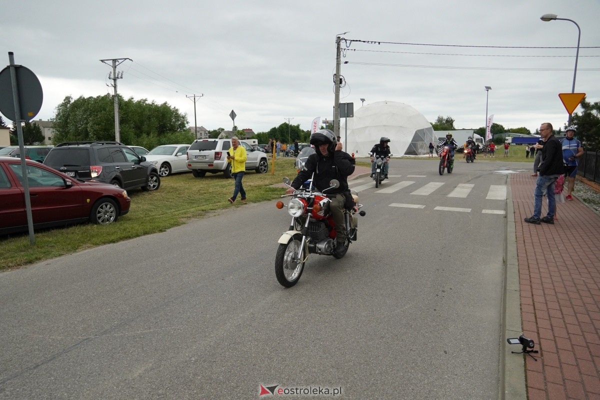 XIII zlot fanów starej motoryzacji w Rzekuniu [22.06.2024] - zdjęcie #77 - eOstroleka.pl