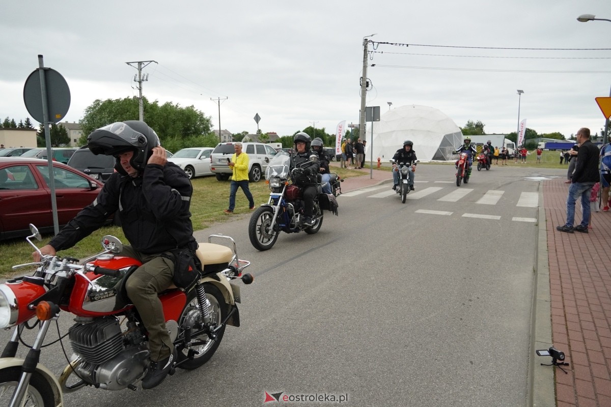 XIII zlot fanów starej motoryzacji w Rzekuniu [22.06.2024] - zdjęcie #76 - eOstroleka.pl