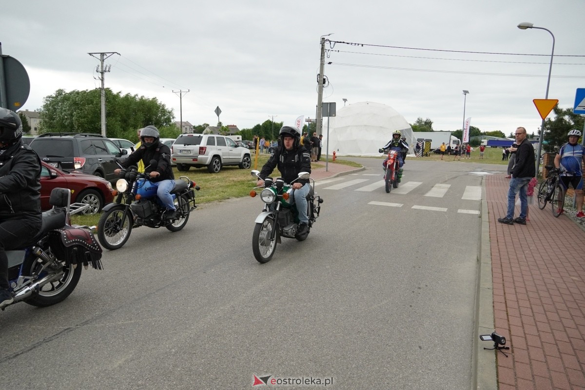 XIII zlot fanów starej motoryzacji w Rzekuniu [22.06.2024] - zdjęcie #75 - eOstroleka.pl