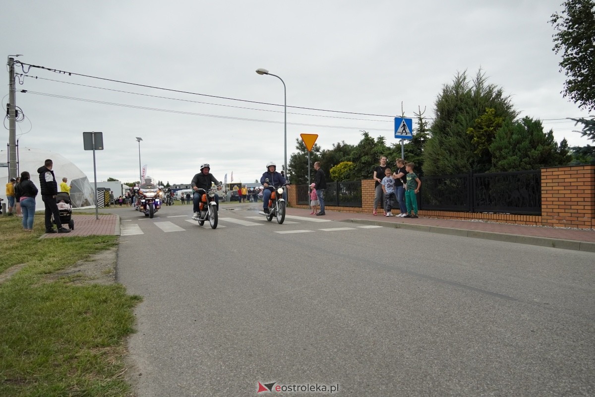 XIII zlot fanów starej motoryzacji w Rzekuniu [22.06.2024] - zdjęcie #55 - eOstroleka.pl