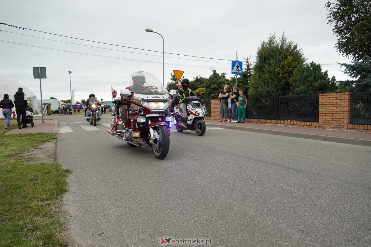 XIII zlot fanów starej motoryzacji w Rzekuniu [22.06.2024] - zdjęcie #52 - eOstroleka.pl